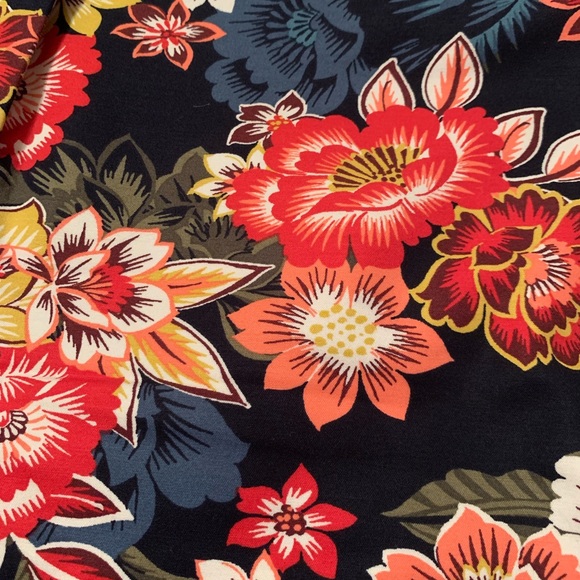 NWOT LOFT Floral shorts. Size 00. - Picture 6 of 10